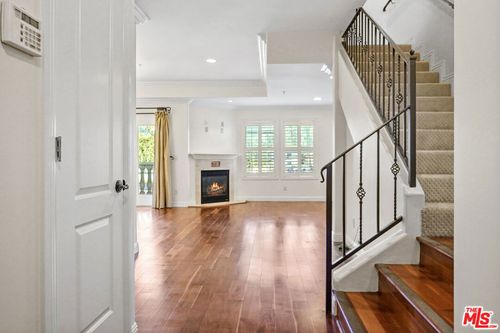 apt-303-1050 N Edinburgh Ave, West Hollywood, CA, 90046-6851 | Card Image