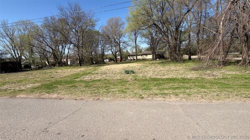 506 S Flint St, Stilwell, OK, 74960-4426 | Card Image