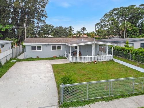 735 Hibiscus Dr, Royal Palm Beach, FL, 33411-7623 | Card Image