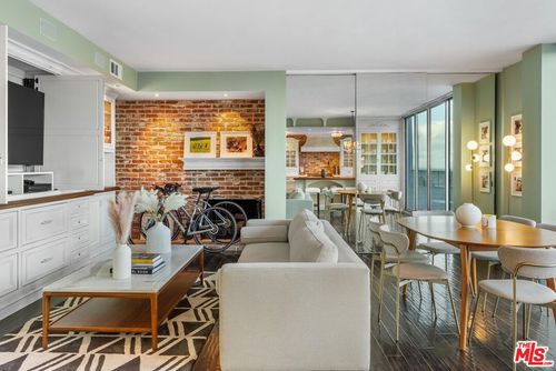 apt-102-17366 W Sunset Blvd, Pacific Palisades, CA, 90272-4121 | Card Image