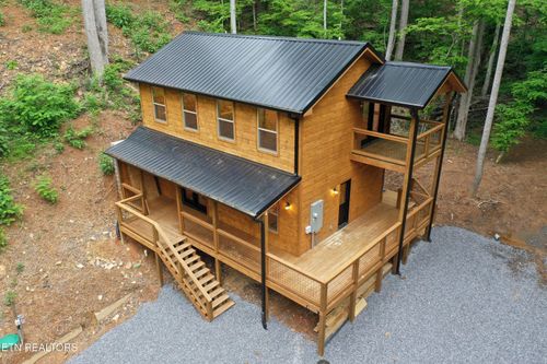 1423 School House Gap Rd, Sevierville, TN, 37876-8933 | Card Image