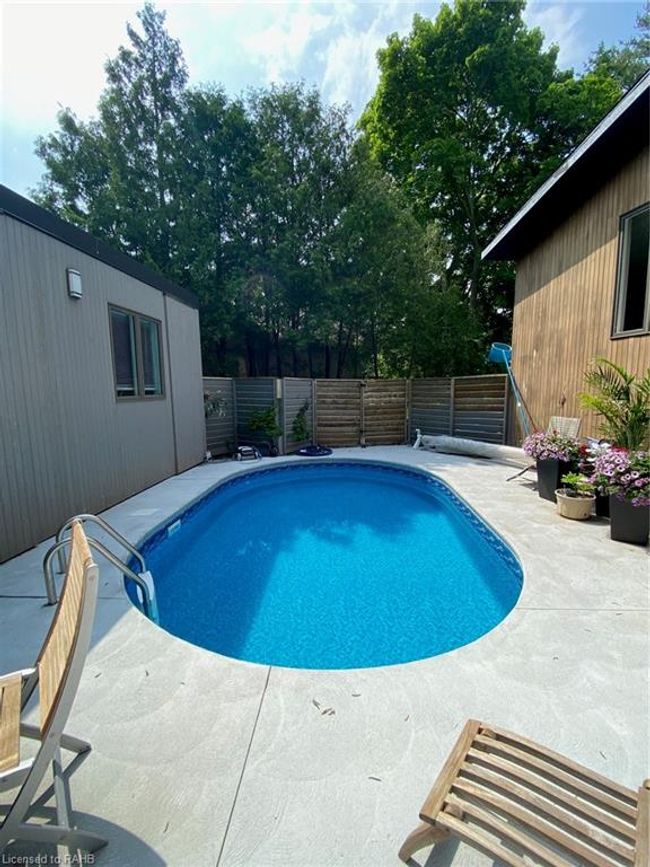 38 Oak Ave, House other with 3 bedrooms, 2 bathrooms and 5 parking in Dundas ON | Image 5