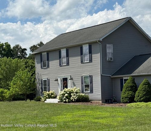 49 Macintosh Dr, Hudson, NY, 12534-3806 | Card Image