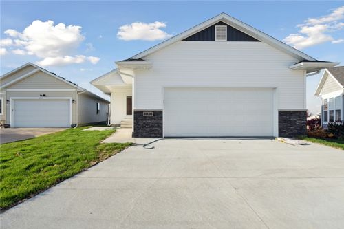3090 Yorkshire Ct, Marion, IA, 52302-4738 | Card Image