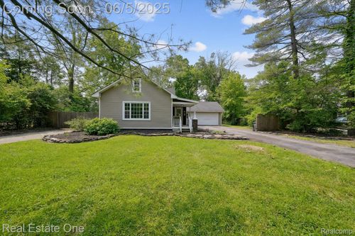 8921 Lake Rd, Grosse Ile, MI, 48138-1922 | Card Image