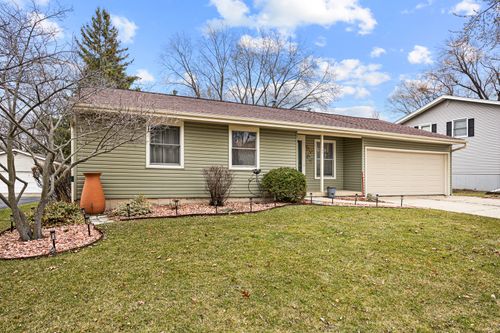 145 Concord Ave, South Elgin, IL, 60177-1812 | Card Image