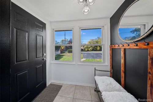 3946 Lakeshore Dr, Newport, MI, 48166-9698 | Card Image