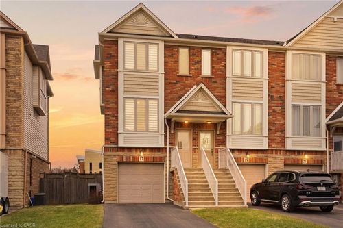 17 Hemlock Way, Grimsby, ON, L3M0A7 | Card Image