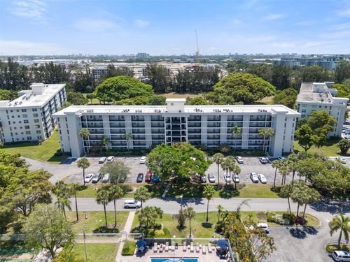 apt-409-2650 S Course Dr, Pompano Beach, FL, 33069-6331 | Card Image