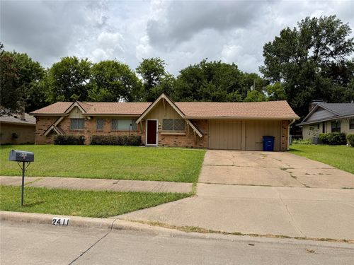2411 Woodlawn Dr, Ennis, TX, 75119-7641 | Card Image