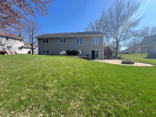 2210 9th Ave Se, Willmar, MN, 56201-4855 | Card Image