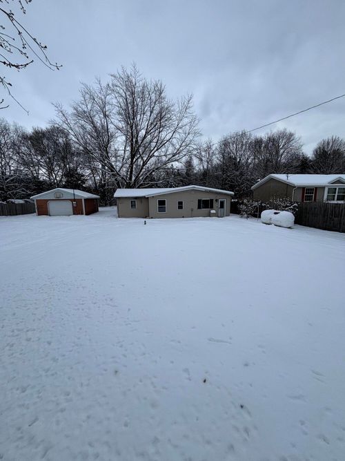 2112 101st Ave, Otsego, MI, 49078-9549 | Card Image