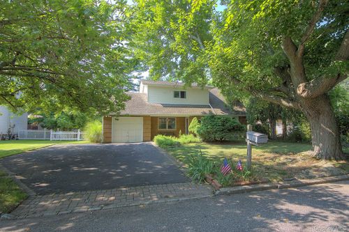 16 Brightview Dr, Rocky Point, NY, 11778-9024 | Card Image