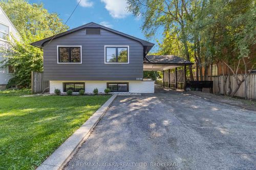 2230 Queensway Dr, Burlington, ON, L7R3T1 | Card Image