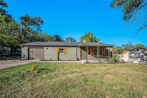 2204 Ne 58th Ter, Gladstone, MO, 64118-5517 | Card Image