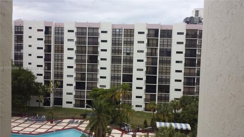 914-16909 N Bay Rd, Sunny Isles Beach, FL, 33160-4228 | Card Image