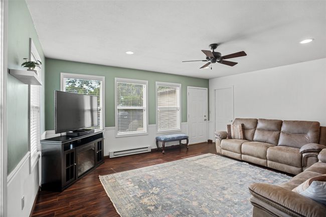 1034 66 Th St, Home with 4 bedrooms, 3 bathrooms and null parking in Windsor Heights IA | Image 15