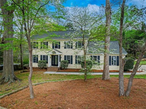 945 E Riverbend Dr Sw, Lilburn, GA, 30047-2209 | Card Image