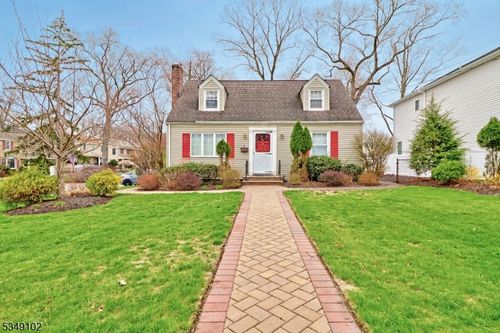 1 Salem Pl, Livingston, NJ, 07039-4305 | Card Image
