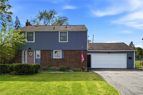 3024 Delancey Rd, Niagara Falls, NY, 14305-1814 | Card Image