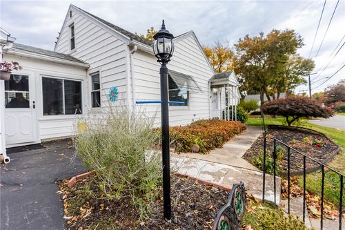88 Colebourne Rd, Rochester, NY, 14609-6731 | Card Image
