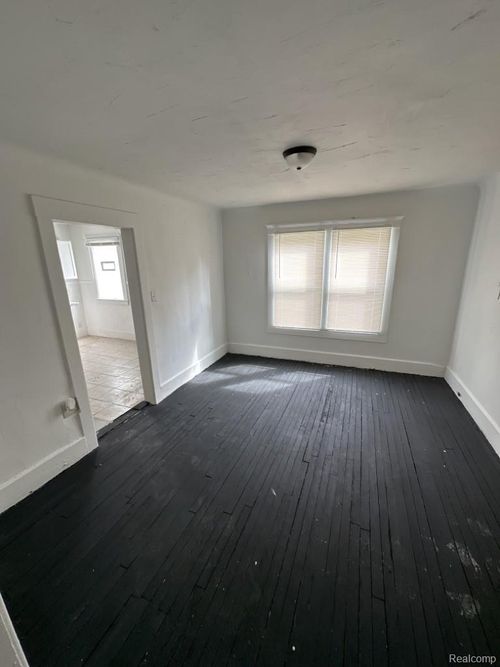 137 Geneva St, Highland Park, MI, 48203-2735 | Card Image