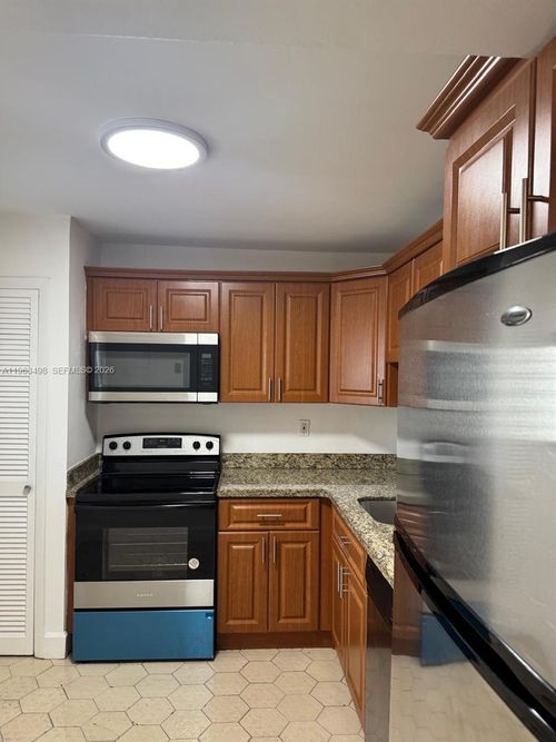 d108-1401 Ne 191st St, Miami, FL, 33179 | Card Image