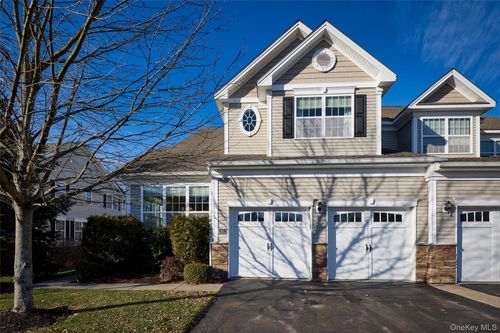 40 Evan Ct, Fishkill, NY, 12524-4207 | Card Image