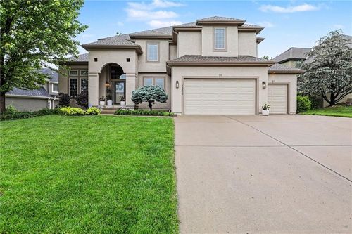 16416 Birch St, Overland Park, KS, 66085-7842 | Card Image