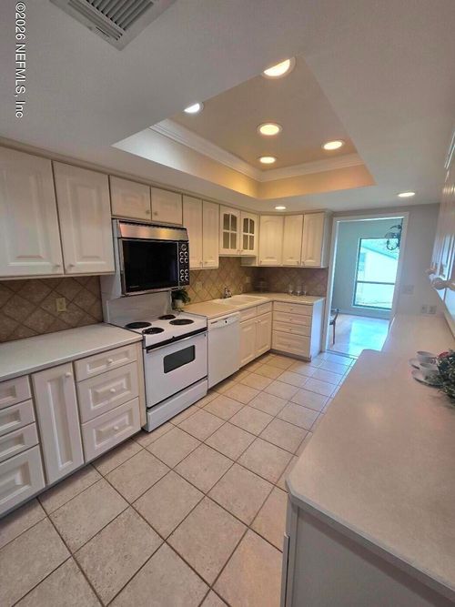 42-10014 Leisure Lane N, Jacksonville, FL, 32256 | Card Image