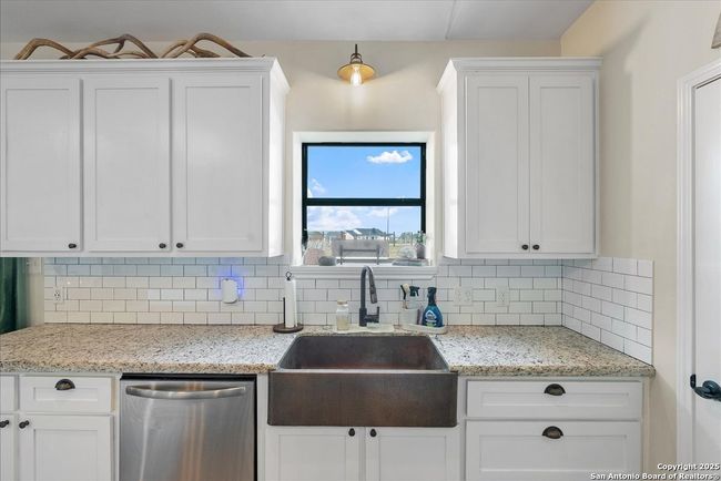 226 Private Rd 3251, Home with 4 bedrooms, 2 bathrooms and null parking in Alice TX | Image 10