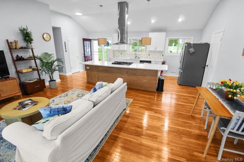 4 Stonewall Cir, White Plains, NY, 10607-1804 | Card Image