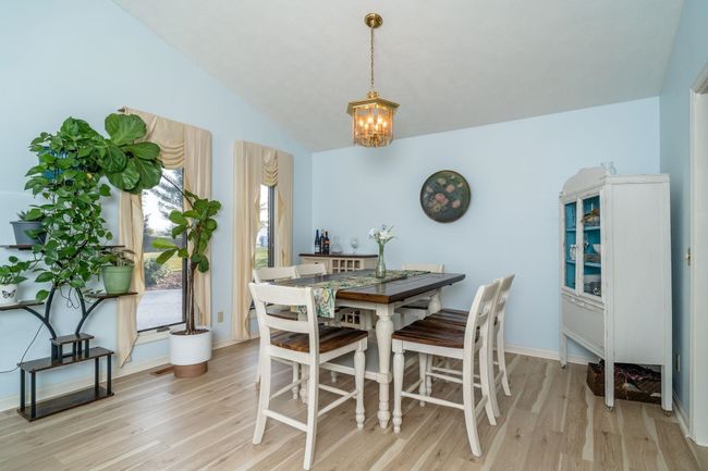 with vaulted ceiling! | Image 5