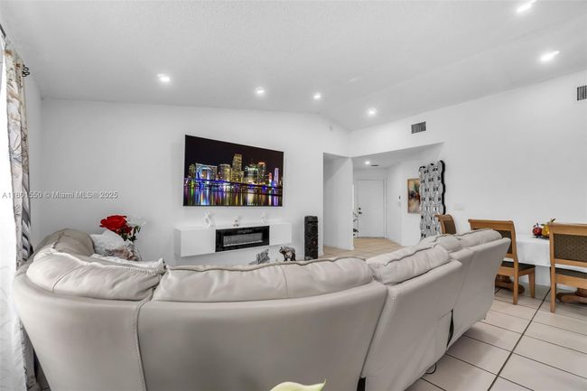 2590 Se 7 Th Pl, House other with 2 bedrooms, 2 bathrooms and null parking in HOMESTEAD FL | Image 12