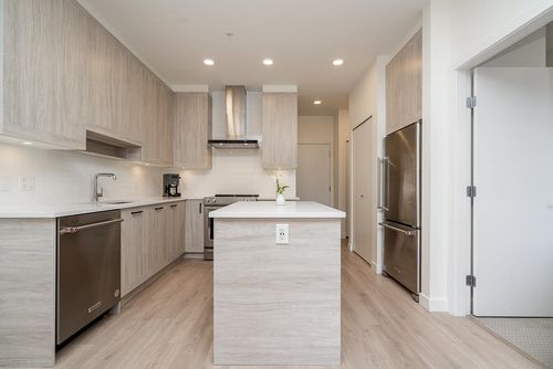 213-7579 16th St, Burnaby, BC, V3N0H7 | Card Image