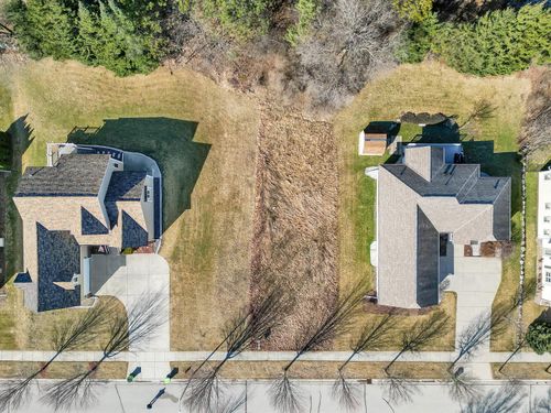 1503 Red Oak Dr, Hartford, WI, 53027-8735 | Card Image
