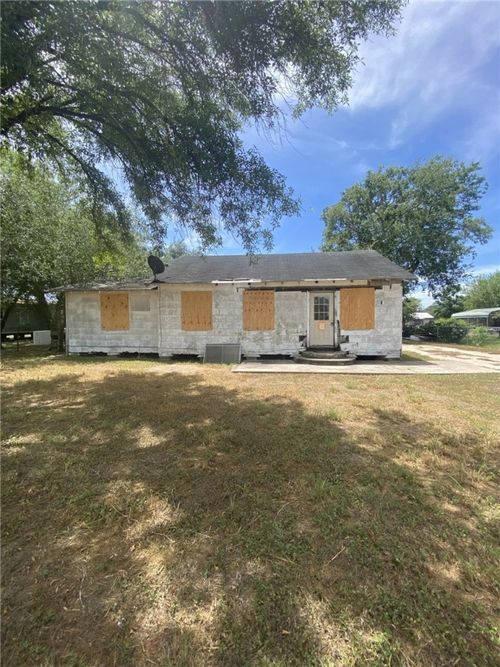 629 Sw 7th St, Premont, TX, 78375-3647 | Card Image