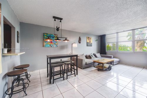 212-1020 Meridian Ave, Miami Beach, FL, 33139 | Card Image