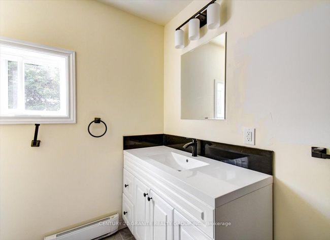 2289 Loop Rd, Home with 6 bedrooms, 4 bathrooms and 4 parking in Wilberforce ON | Image 12