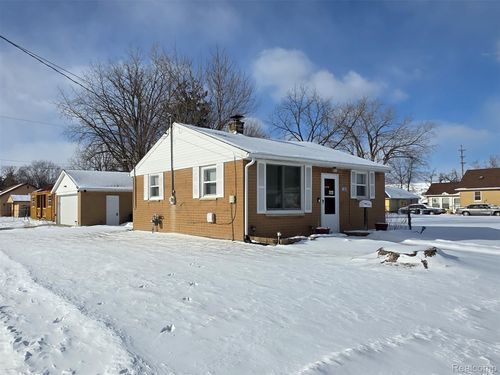 3131 Parkwood Ave, Saginaw, MI, 48601-4414 | Card Image