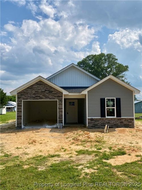 412 Maple St, Roseboro, NC, 28382-5513 | Card Image