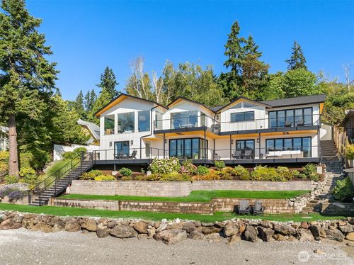 3240 Point White Dr Ne, Bainbridge Island, WA, 98110-4015 | Card Image