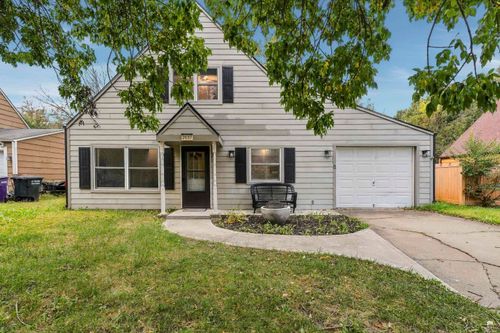 2137 Halls Lndg, Manhattan, KS, 66502-4867 | Card Image
