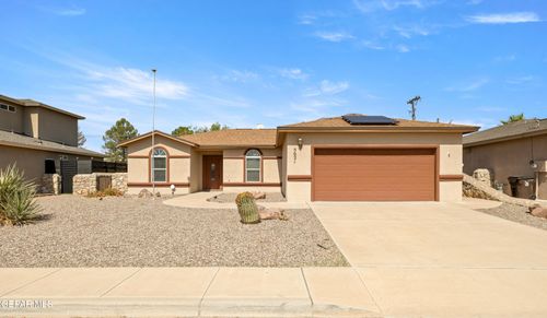 5621 England Dr, Sunland Park, NM, 88008-9679 | Card Image