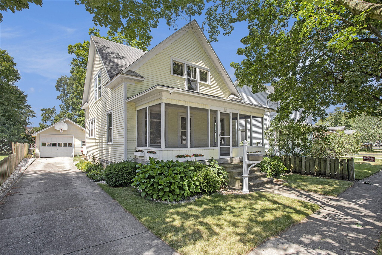 Maple St, Sturgis, MI 49091