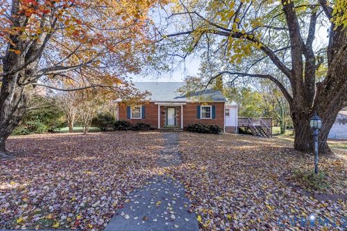106 Courthouse Rd, Blackstone, VA, 23824-1202 | Card Image