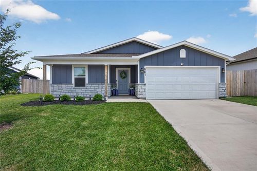 661 N Pear St, Gardner, KS, 66030-6605 | Card Image