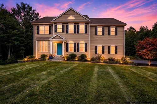 35 Long Meadow Farm Dr, Epping, NH, 03042-2910 | Card Image