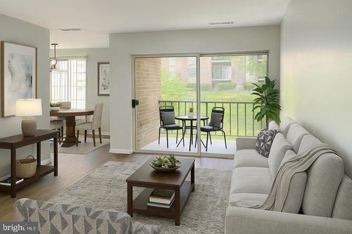 24-3322 Woodburn Village Dr, ANNANDALE, VA, 22003-6862 | Card Image