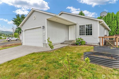 53 Michael St, Cathlamet, WA, 98612-9524 | Card Image